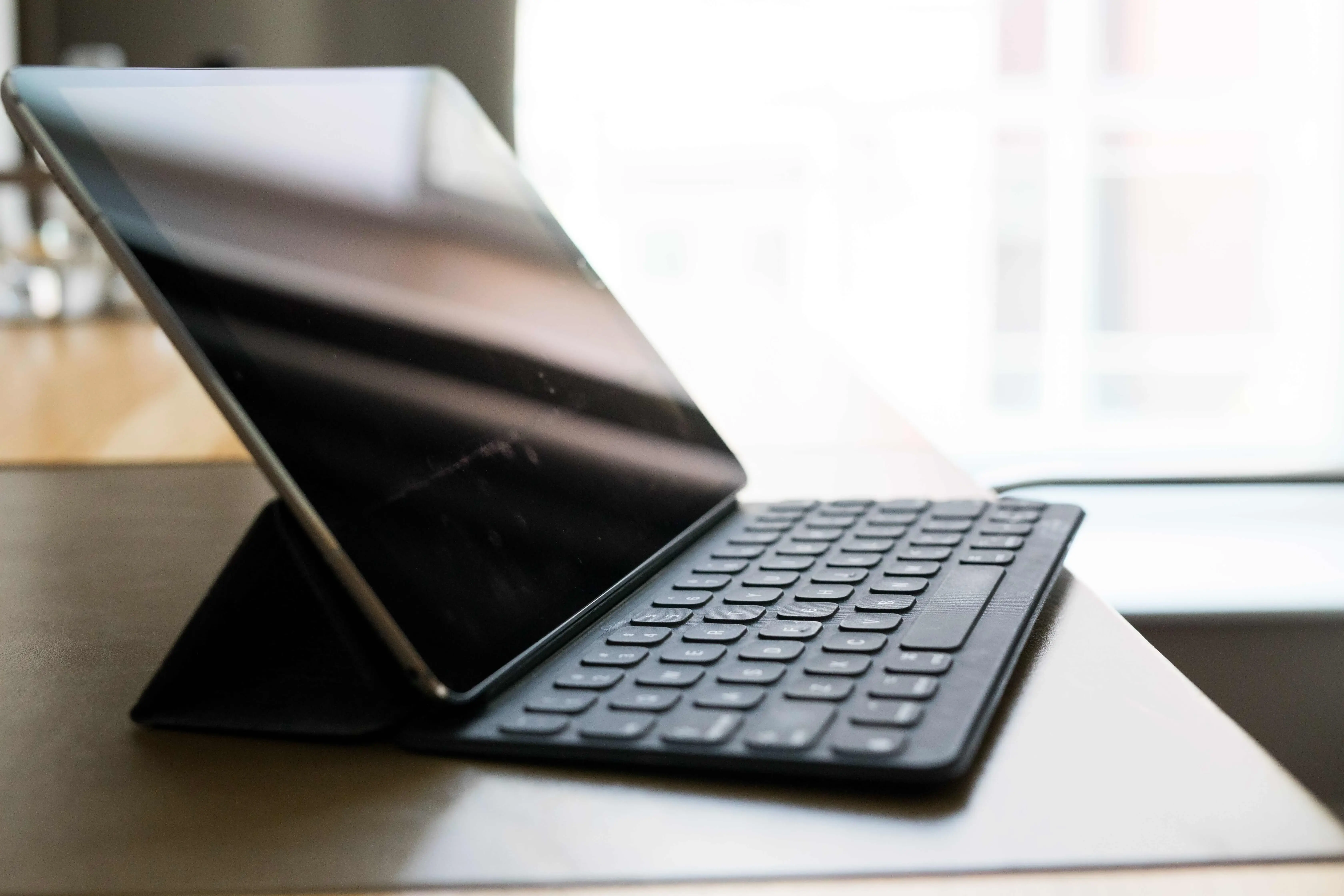 On-Screen and Physical iPad Keyboards